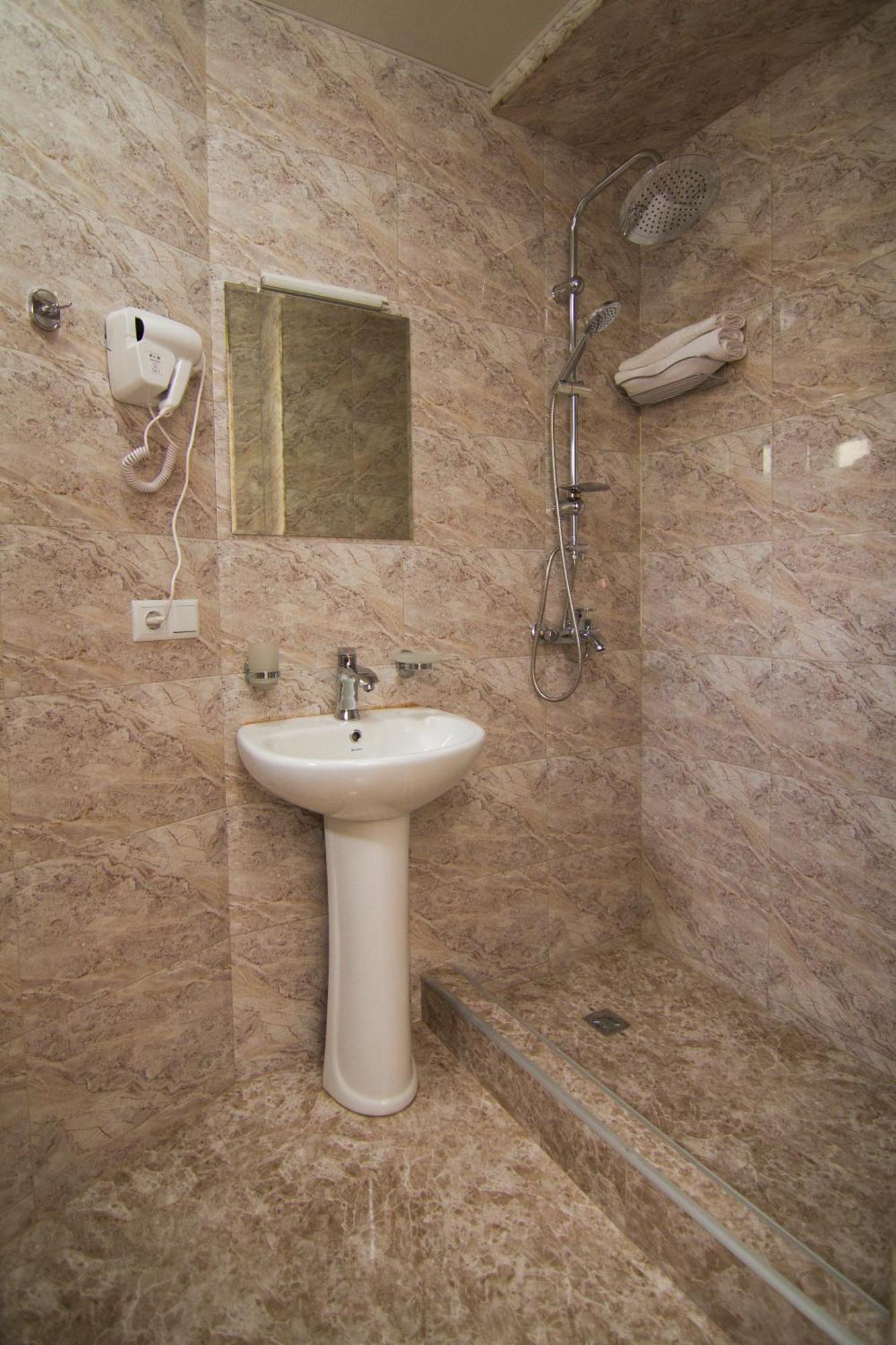 טביליסי Hotel Care Inn מראה חיצוני תמונה