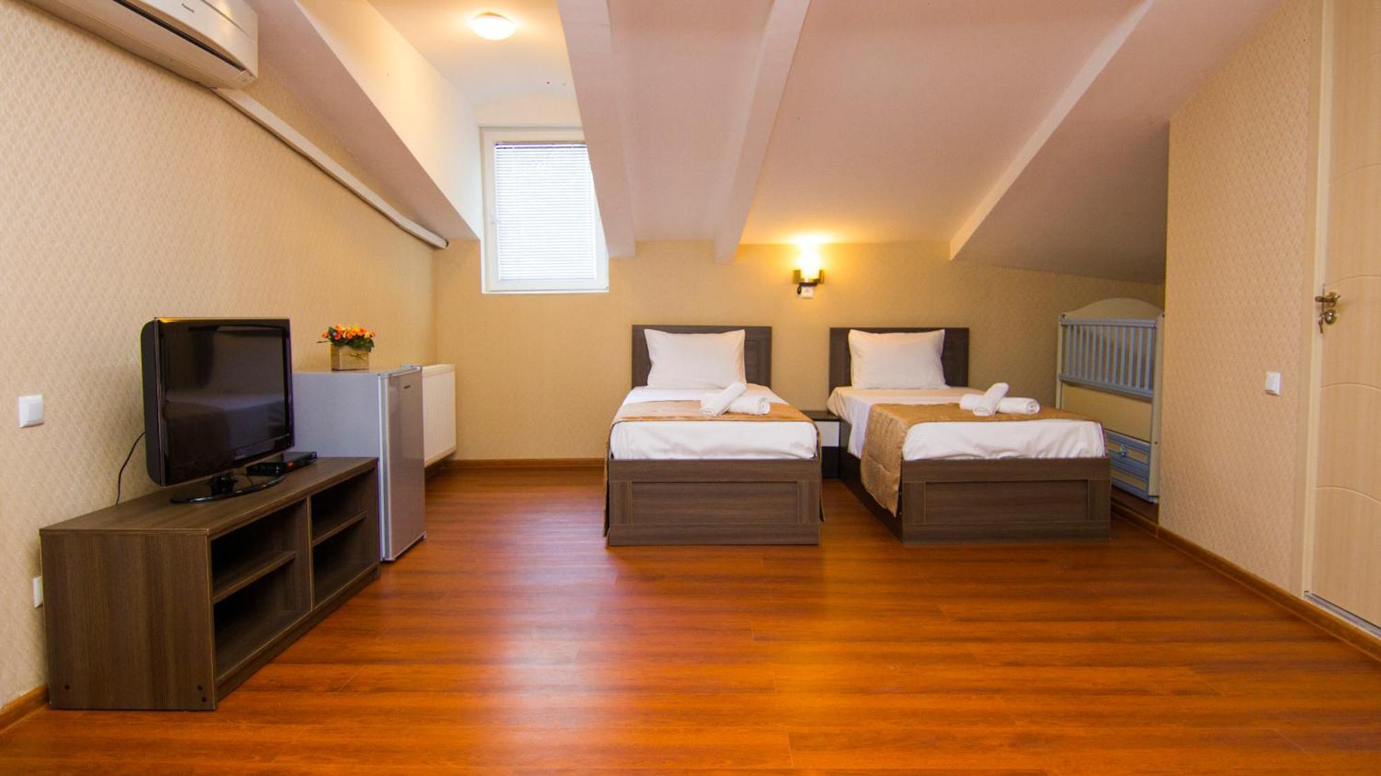 טביליסי Hotel Care Inn מראה חיצוני תמונה