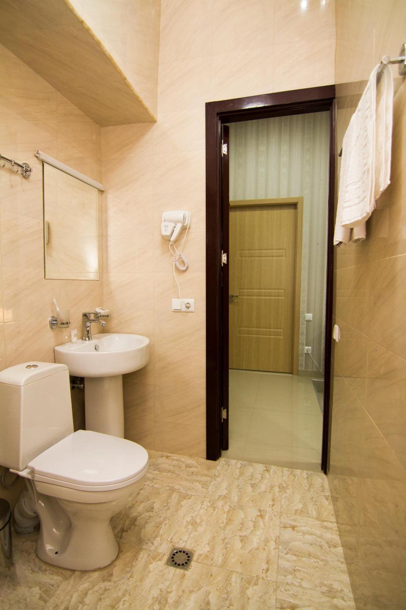 טביליסי Hotel Care Inn מראה חיצוני תמונה