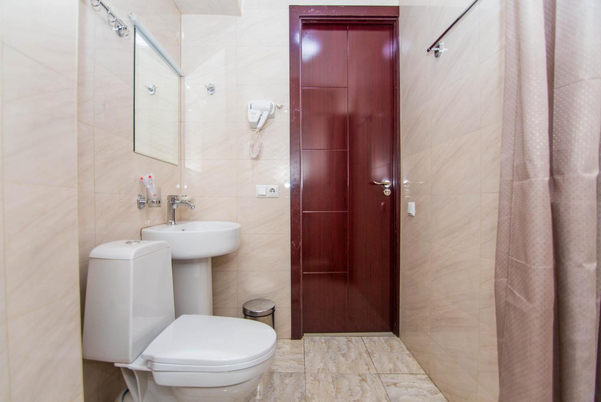 טביליסי Hotel Care Inn מראה חיצוני תמונה