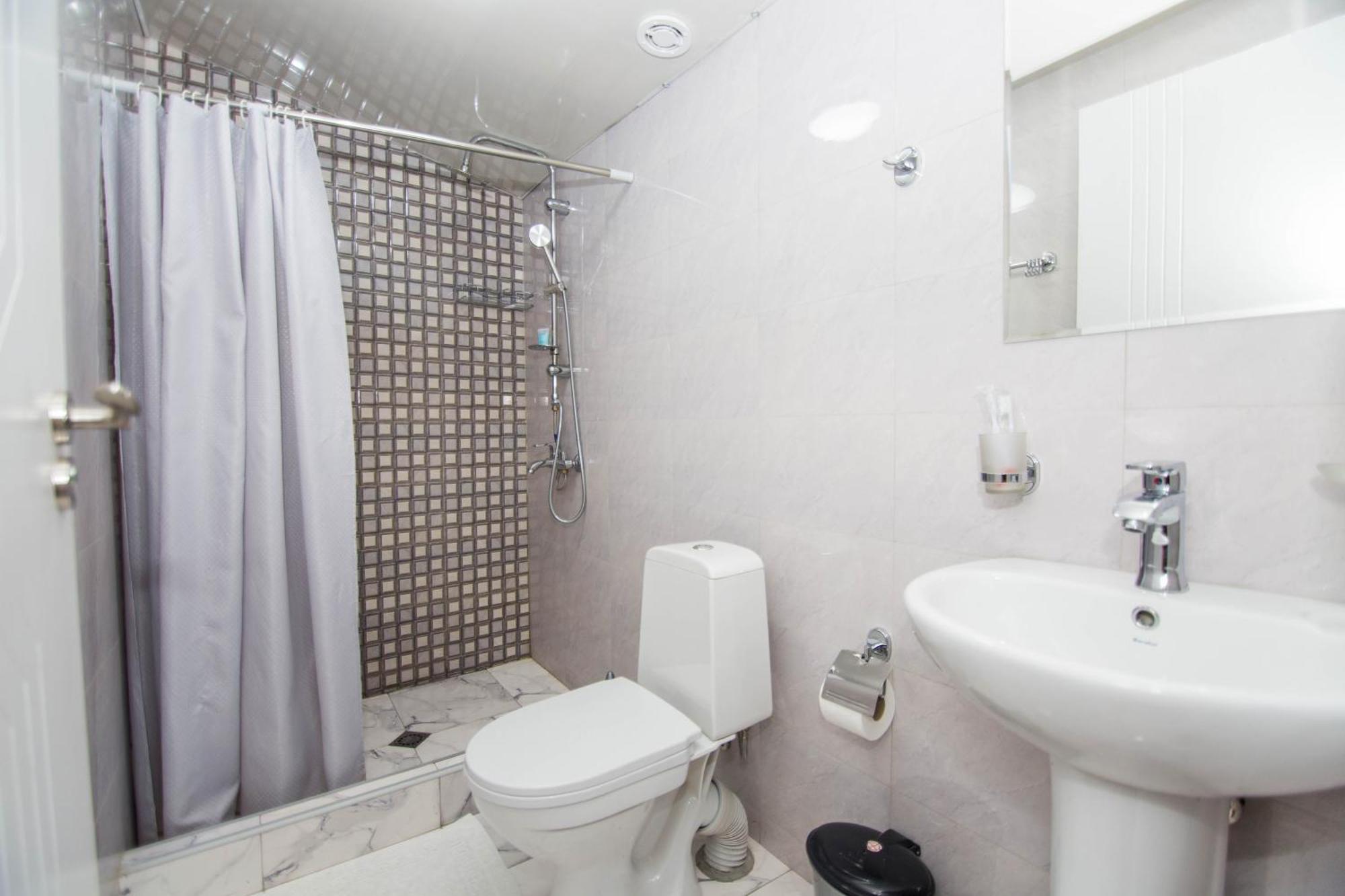 טביליסי Hotel Care Inn מראה חיצוני תמונה