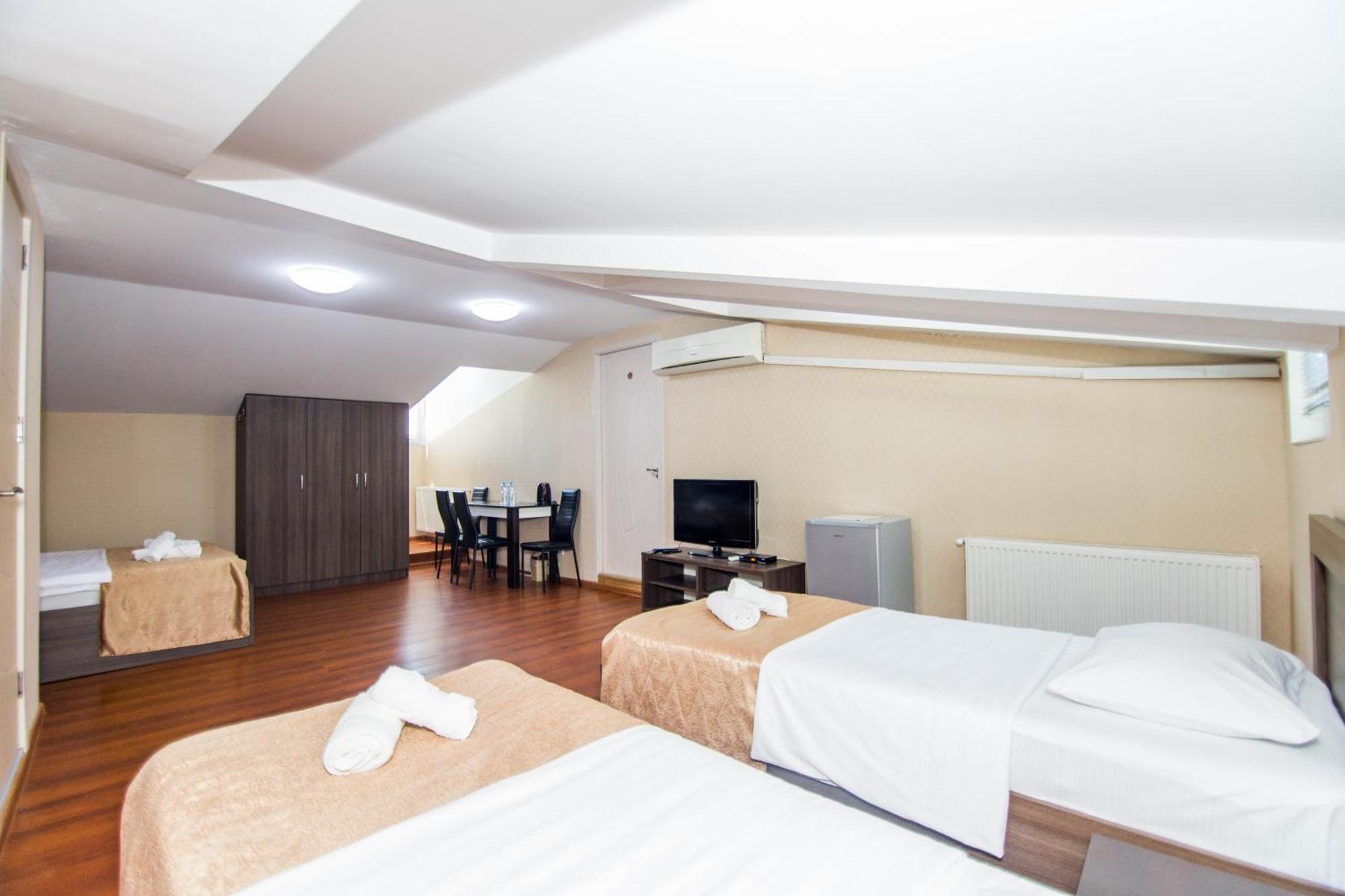 טביליסי Hotel Care Inn מראה חיצוני תמונה