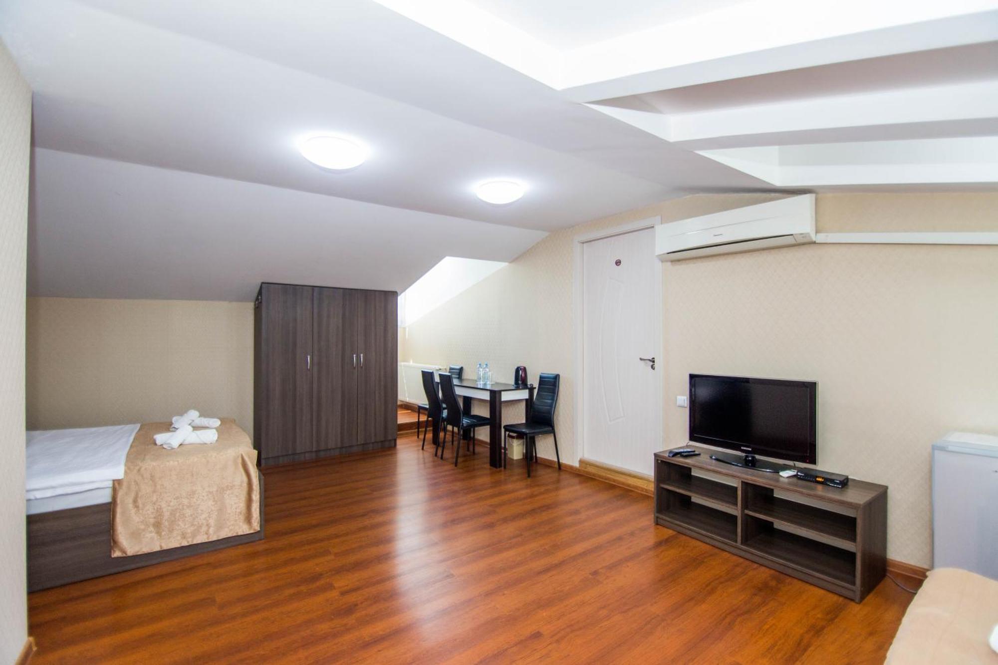 טביליסי Hotel Care Inn מראה חיצוני תמונה