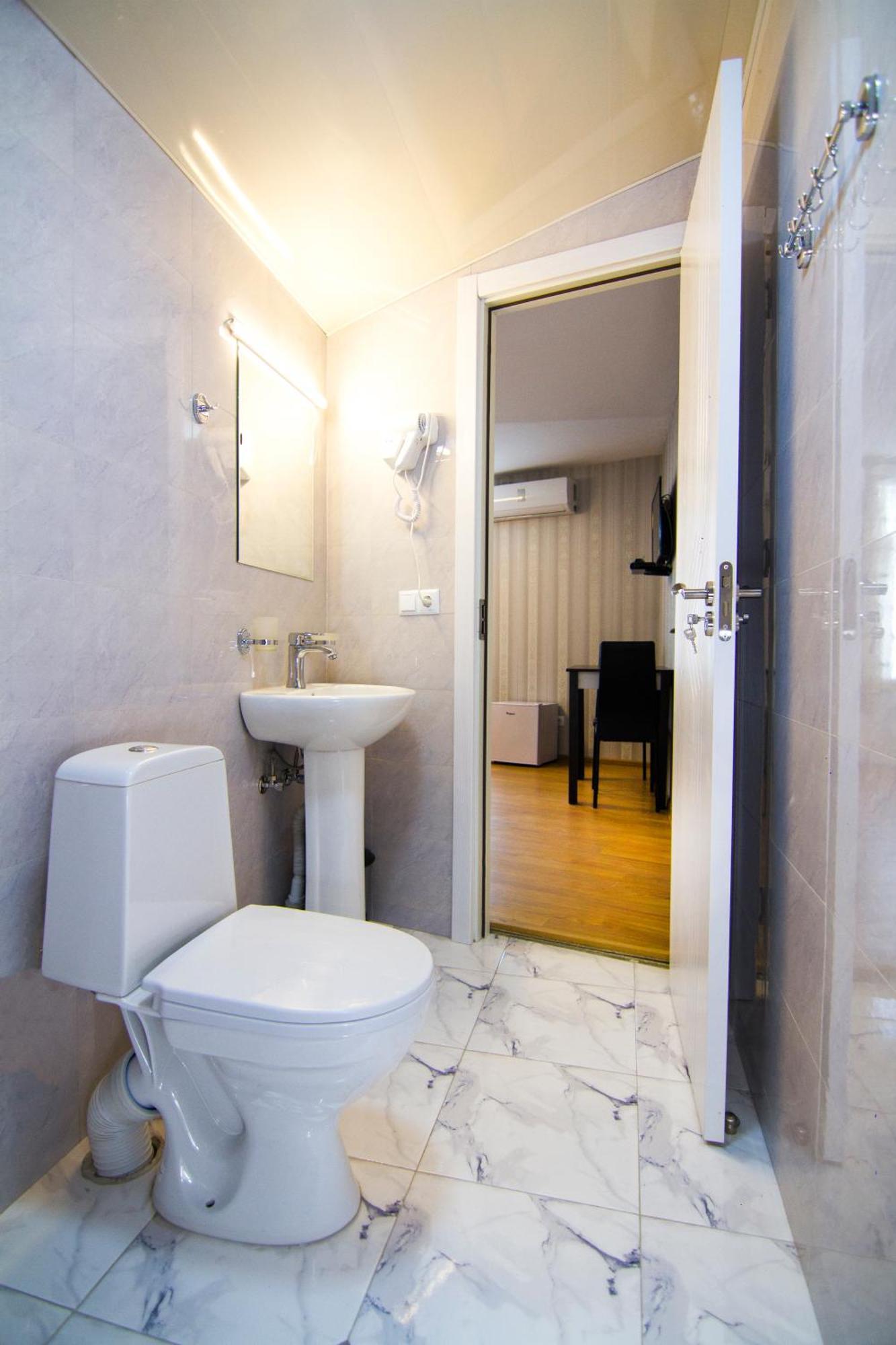 טביליסי Hotel Care Inn מראה חיצוני תמונה